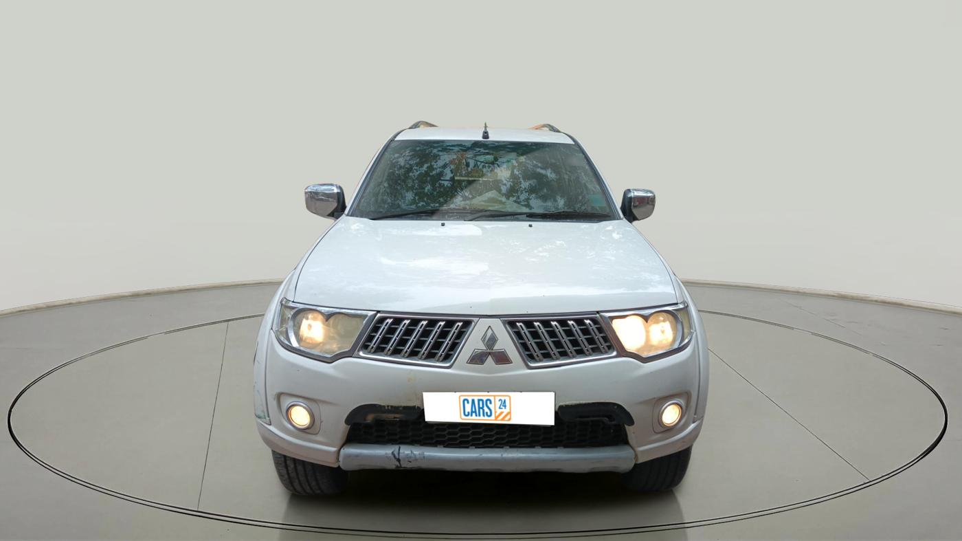 2014 Mitsubishi Pajero Sport 2.5 MT 4X4, Diesel, Manual, 3,30,261 km, exterior