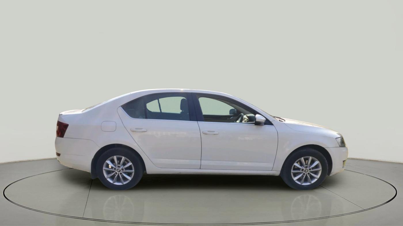 2015 Skoda Octavia ELEGANCE 2.0 TDI AT, Diesel, Automatic, 1,58,887 km, exterior