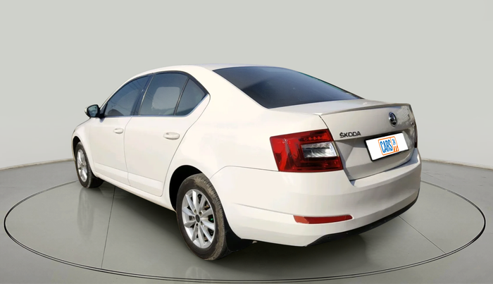 2015 Skoda Octavia ELEGANCE 2.0 TDI AT, Diesel, Automatic, 1,58,887 km, exterior