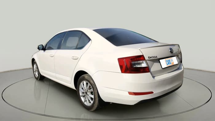 2015 Skoda Octavia ELEGANCE 2.0 TDI AT, Diesel, Automatic, 1,58,887 km, exterior
