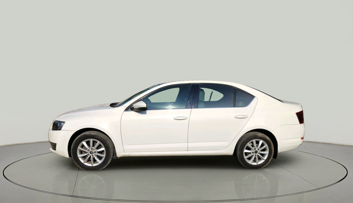 2015 Skoda Octavia ELEGANCE 2.0 TDI AT, Diesel, Automatic, 1,58,887 km, exterior