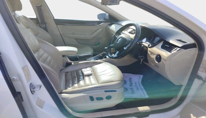 2015 Skoda Octavia ELEGANCE 2.0 TDI AT, Diesel, Automatic, 1,58,887 km, interior