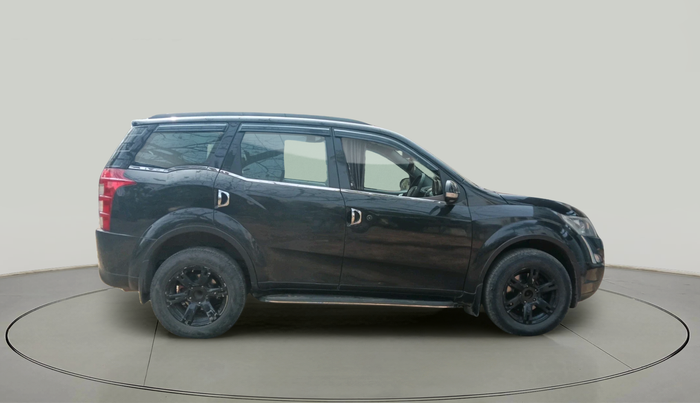 2015 Mahindra XUV500 W6, Diesel, Manual, 3,35,111 km, exterior