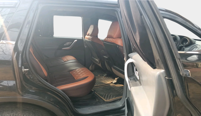 2015 Mahindra XUV500 W6, Diesel, Manual, 3,35,111 km, interior