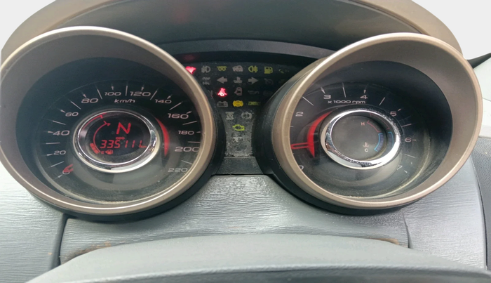 2015 Mahindra XUV500 W6, Diesel, Manual, 3,35,111 km, interior