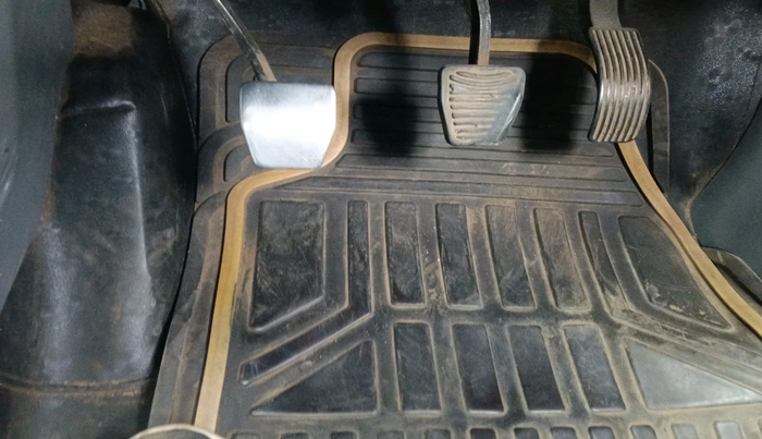 2015 Mahindra XUV500 W6, Diesel, Manual, 3,35,111 km, interior