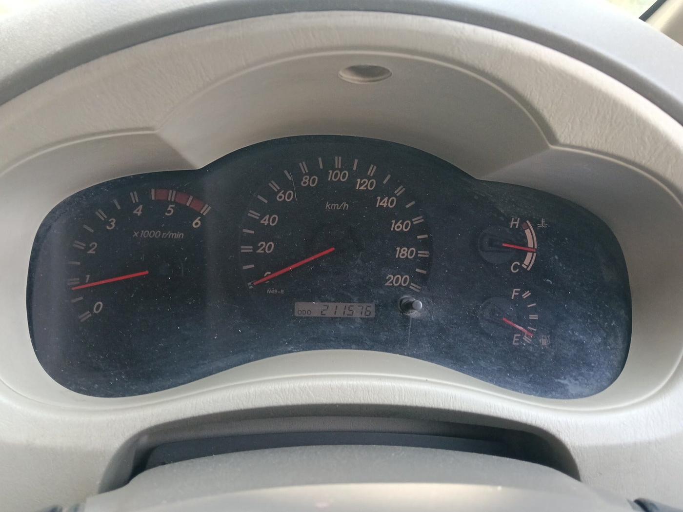 2010 Toyota Innova V 2.5 7 STR, Diesel, Manual, 2,11,576 km, interior