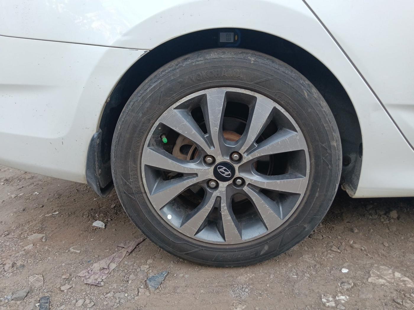 2013 Hyundai Verna FLUIDIC 1.6 CRDI SX, Diesel, Manual, 1,21,494 km, tyre