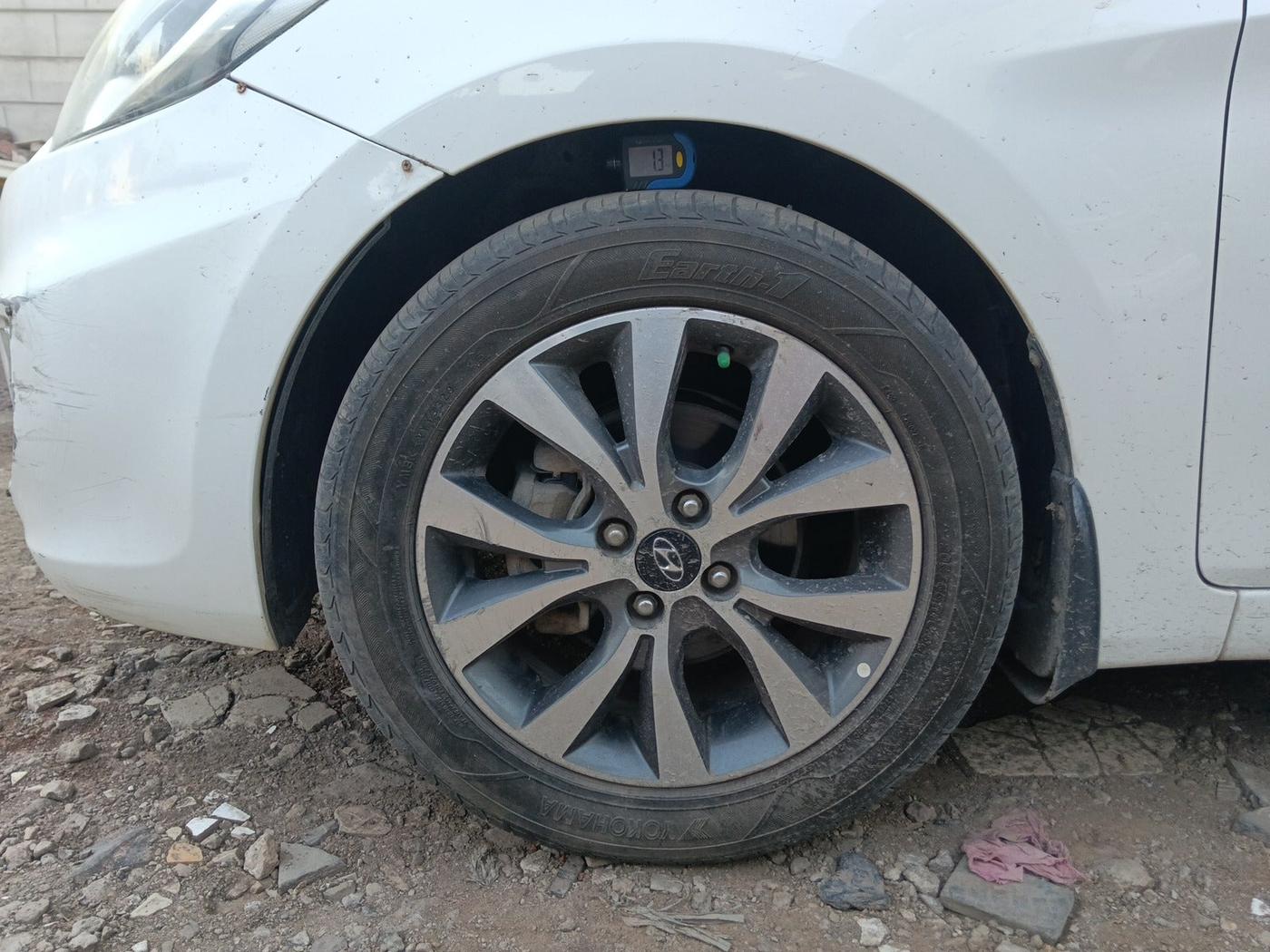 2013 Hyundai Verna FLUIDIC 1.6 CRDI SX, Diesel, Manual, 1,21,494 km, tyre