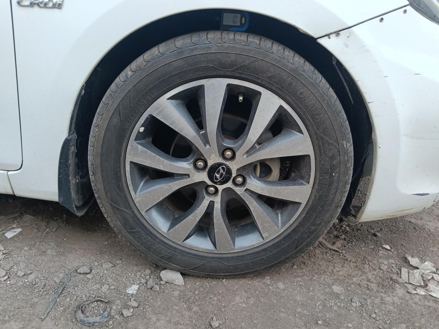 2013 Hyundai Verna FLUIDIC 1.6 CRDI SX, Diesel, Manual, 1,21,494 km, tyre