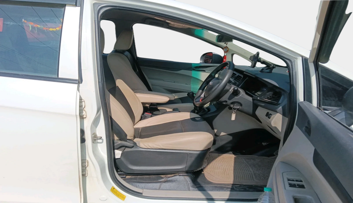 2019 Mahindra MARAZZO M2 8 STR, Diesel, Manual, 2,01,027 km, interior