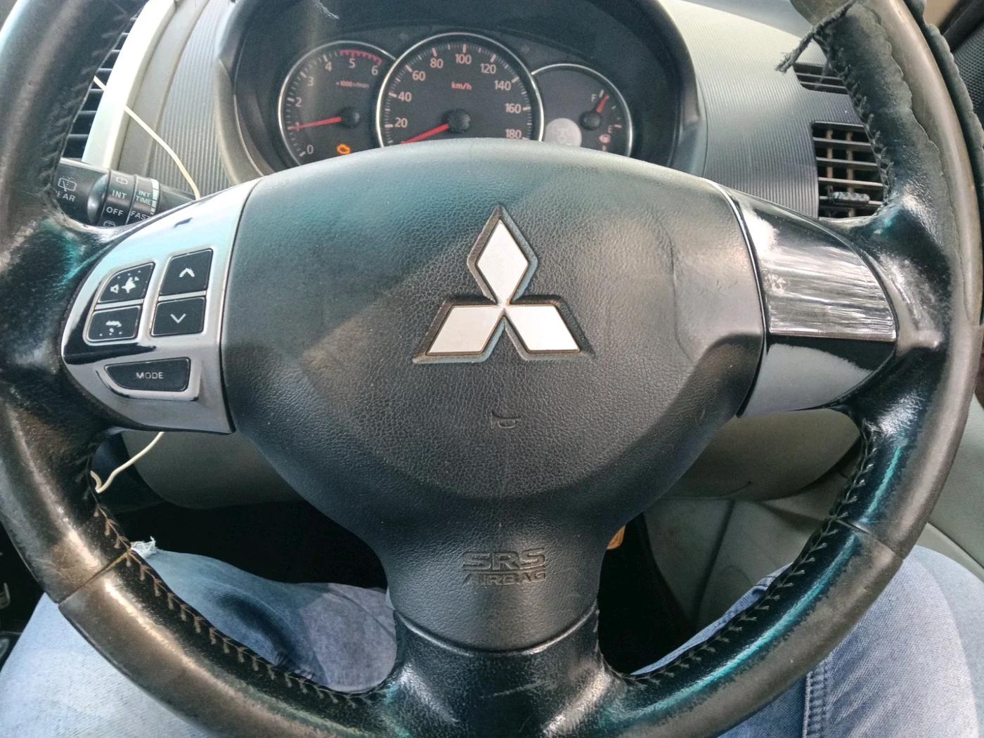 2014 Mitsubishi Pajero Sport 2.5 MT 4X4, Diesel, Manual, 3,40,989 km, interior