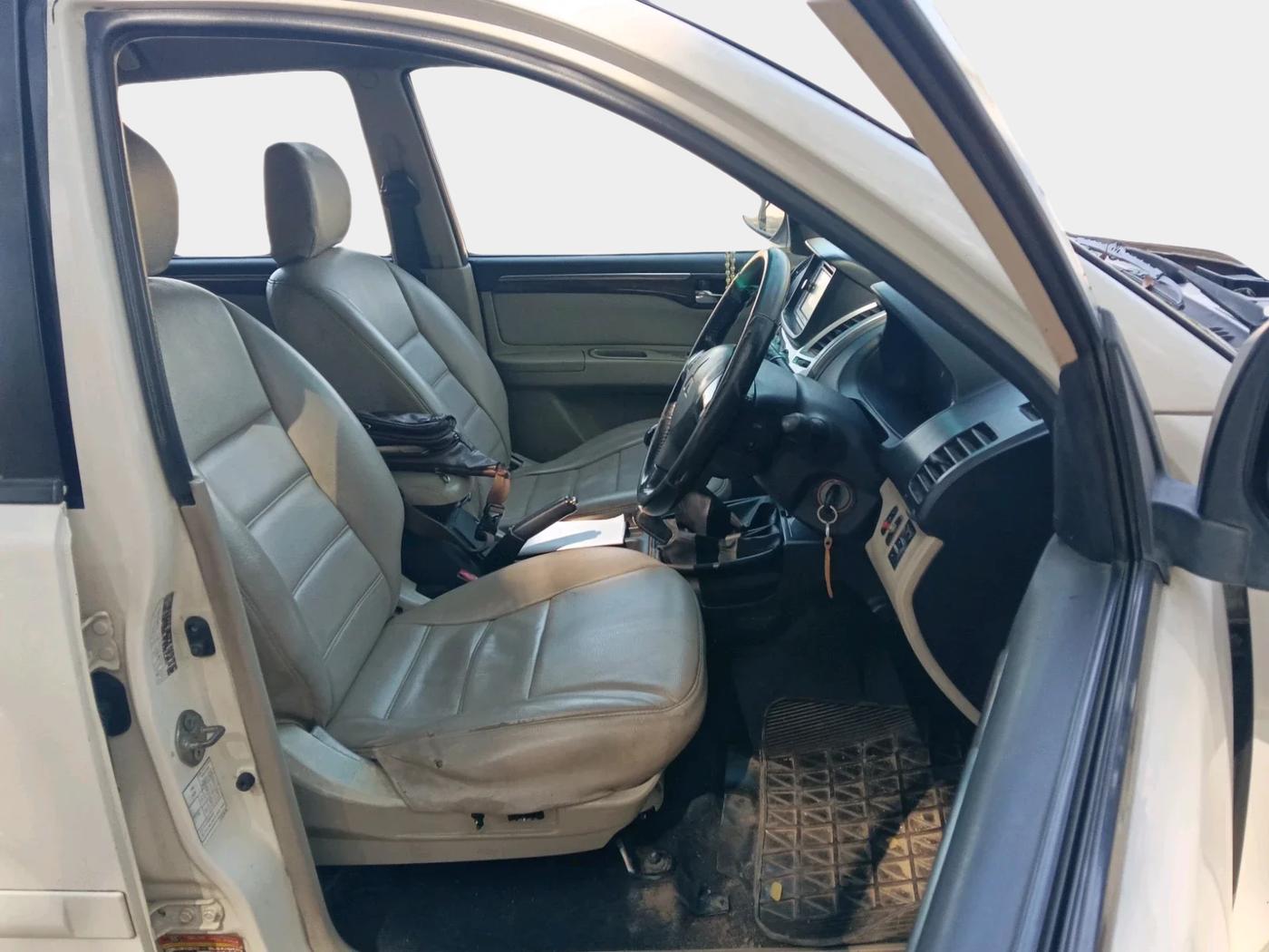 2014 Mitsubishi Pajero Sport 2.5 MT 4X4, Diesel, Manual, 3,40,989 km, interior