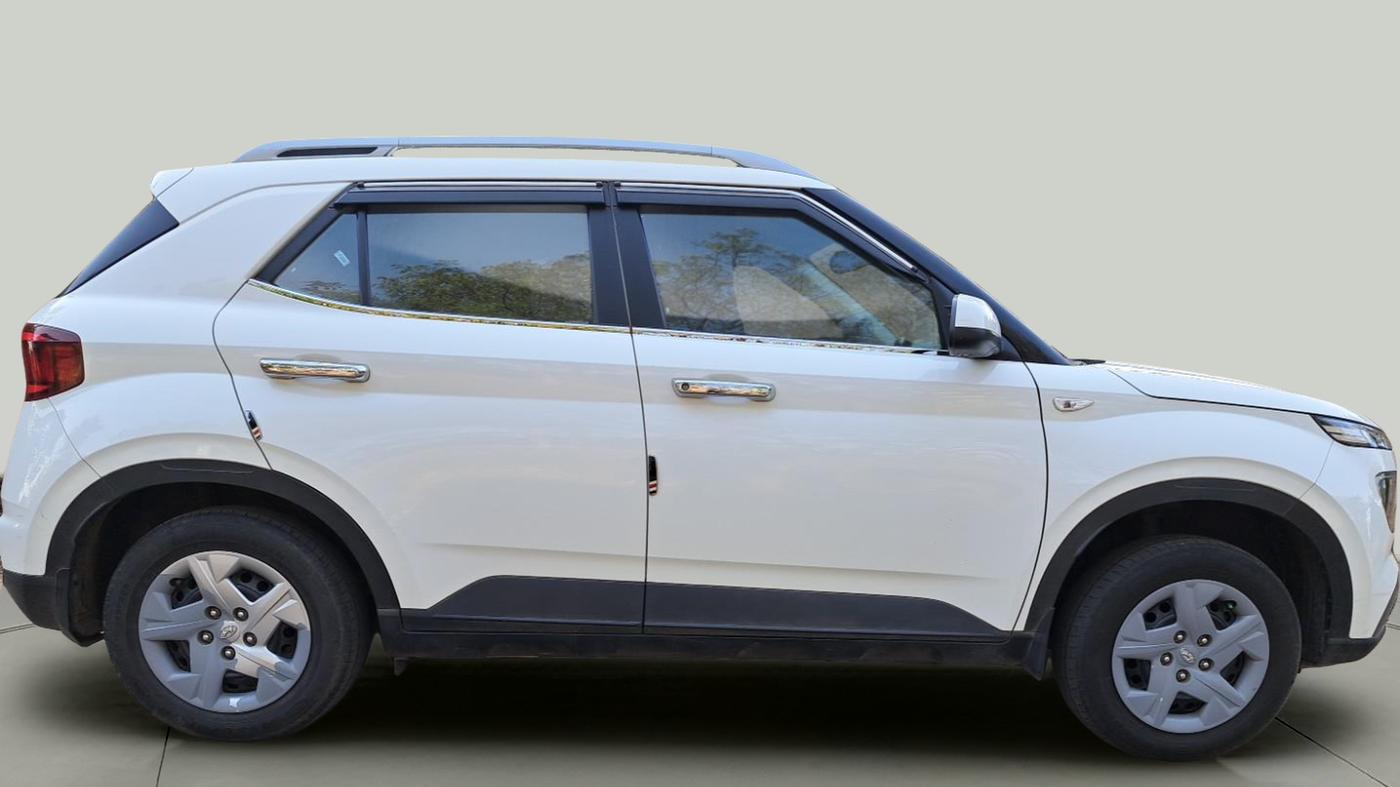 2022 Hyundai VENUE S 1.2, Petrol, Manual, 43,469 km, exterior