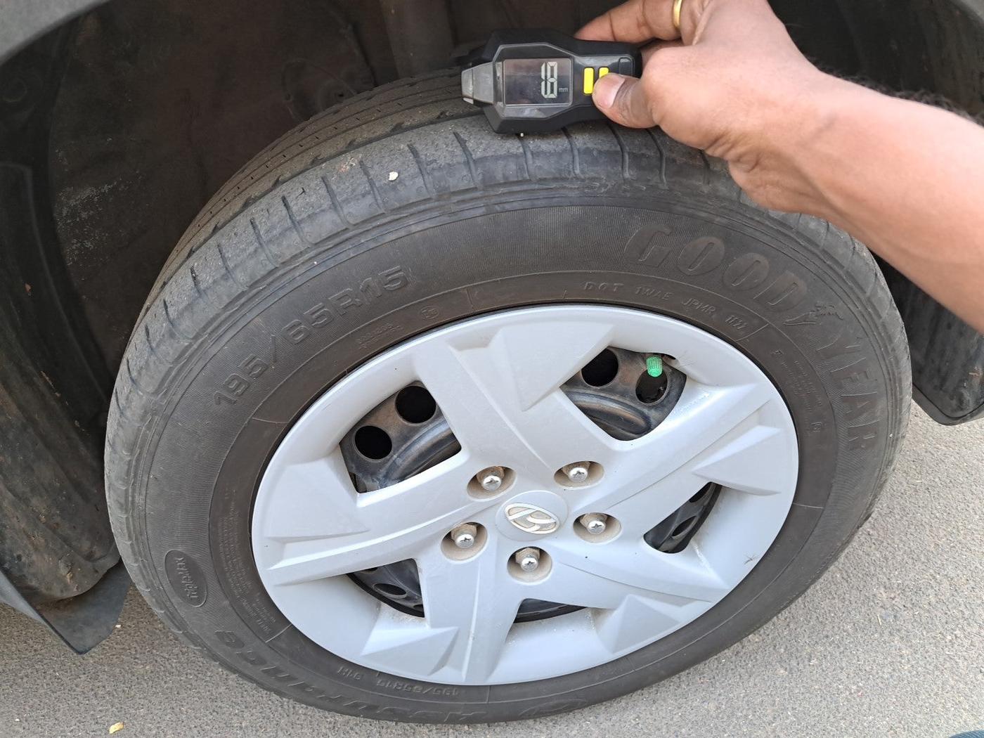 2022 Hyundai VENUE S 1.2, Petrol, Manual, 43,469 km, tyre