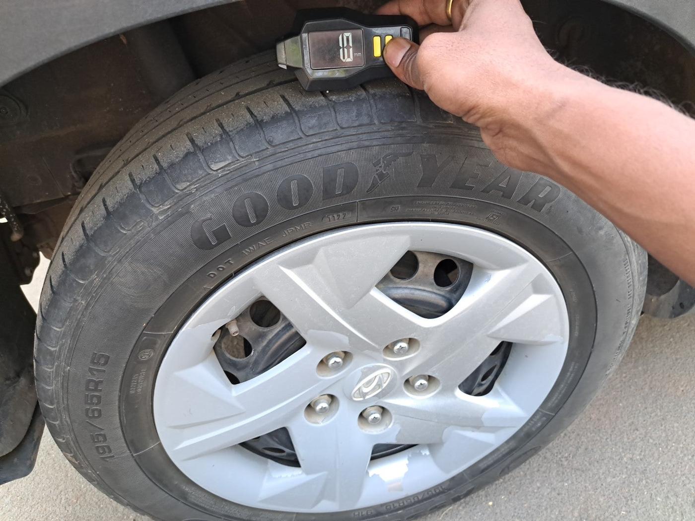 2022 Hyundai VENUE S 1.2, Petrol, Manual, 43,469 km, tyre