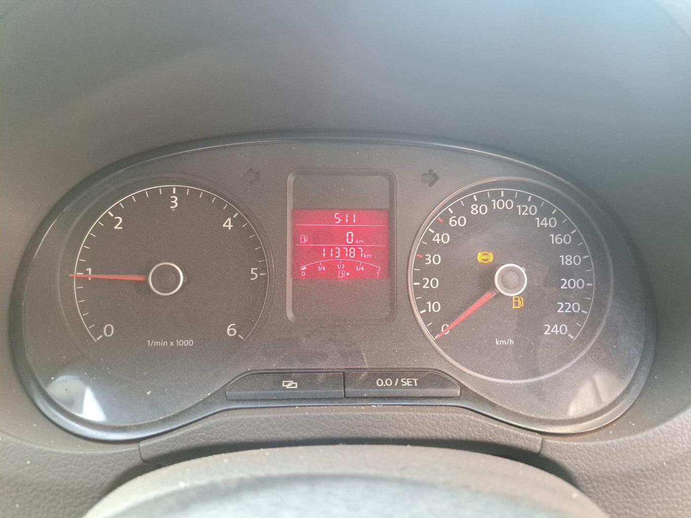 2013 Volkswagen Vento HIGHLINE DIESEL 1.6, Diesel, Manual, 1,13,787 km, interior