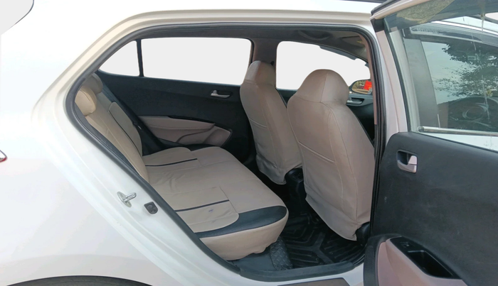 2015 Hyundai i10 ASTA 1.2, Petrol, Manual, 56,037 km, interior