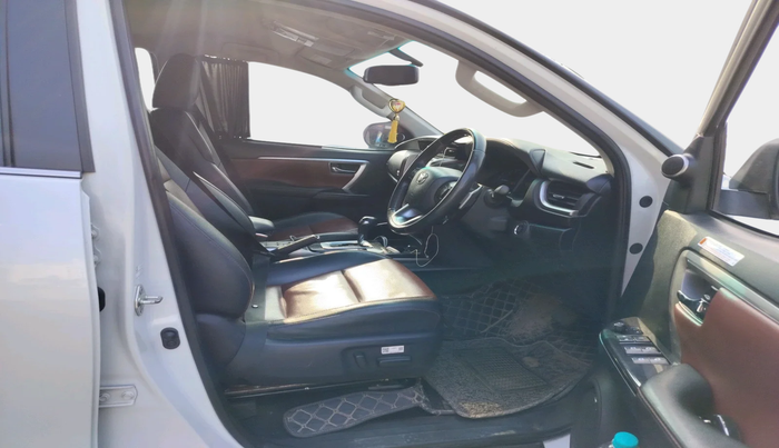 2023 Toyota Fortuner 4X2 AT 2.8 LEGENDER, Diesel, Automatic, 93,589 km, interior