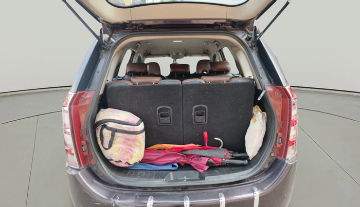 2013 Mahindra XUV500 W8, Diesel, Manual, 2,43,028 km, exterior