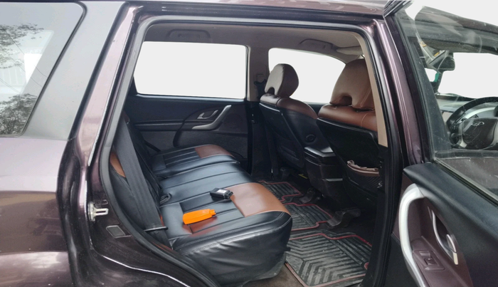 2013 Mahindra XUV500 W8, Diesel, Manual, 2,43,028 km, interior