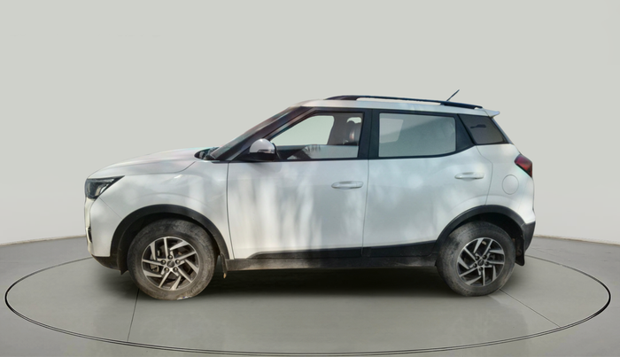 2022 Mahindra XUV300 W8 (O) 1.5 DIESEL, Diesel, Manual, 28,260 km, exterior