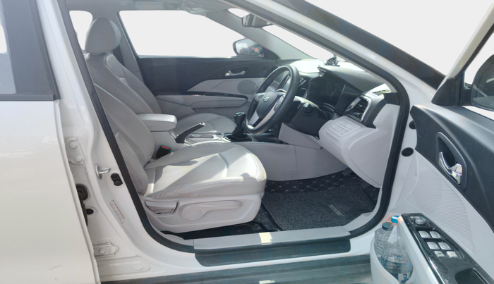 2022 Mahindra XUV300 W8 (O) 1.5 DIESEL, Diesel, Manual, 28,260 km, interior