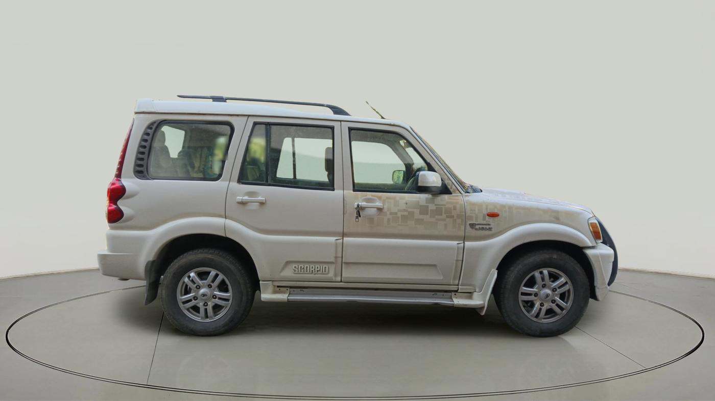 2013 Mahindra Scorpio VLX 2WD AIRBAG BS-III, Diesel, Manual, 1,71,782 km, exterior