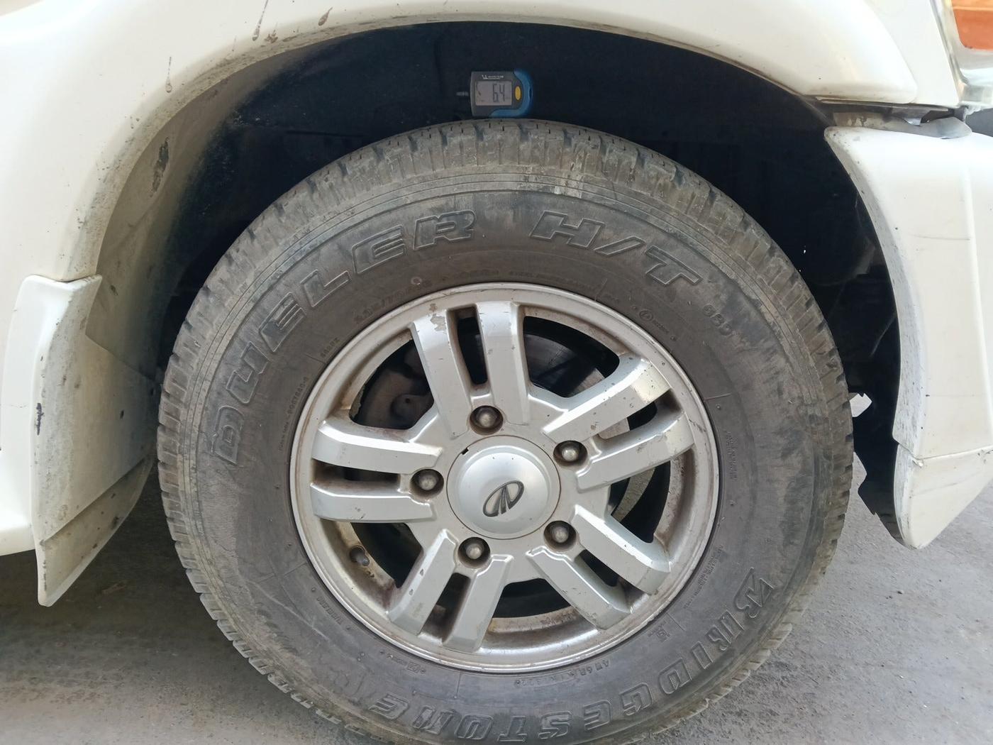 2013 Mahindra Scorpio VLX 2WD AIRBAG BS-III, Diesel, Manual, 1,71,782 km, tyre