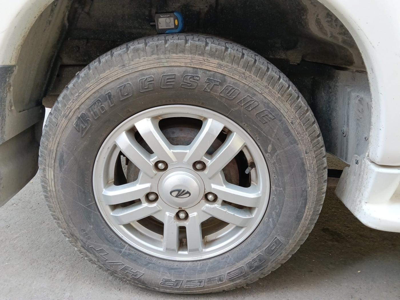 2013 Mahindra Scorpio VLX 2WD AIRBAG BS-III, Diesel, Manual, 1,71,782 km, tyre