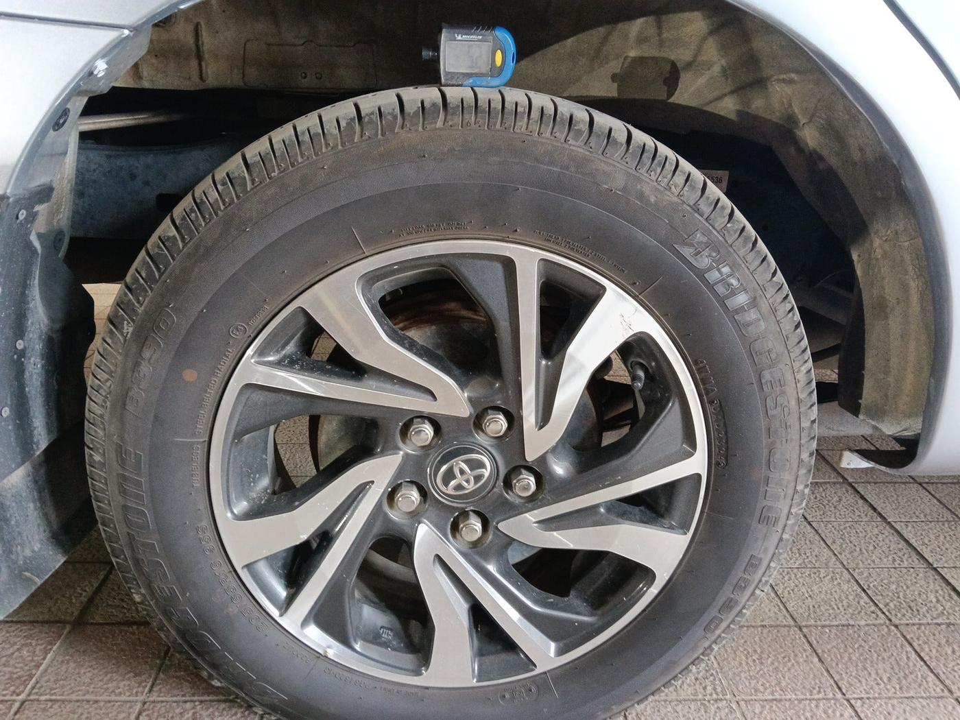2021 Toyota Innova Crysta 2.4 GX AT 7 STR, Diesel, Automatic, 65,136 km, tyre