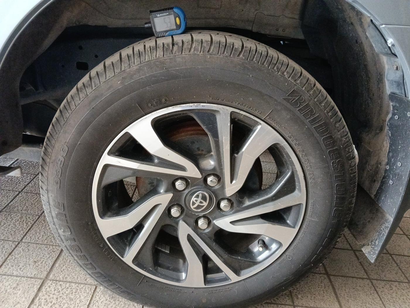 2021 Toyota Innova Crysta 2.4 GX AT 7 STR, Diesel, Automatic, 65,136 km, tyre