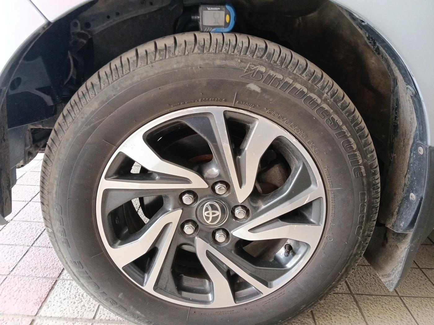 2021 Toyota Innova Crysta 2.4 GX AT 7 STR, Diesel, Automatic, 65,136 km, tyre