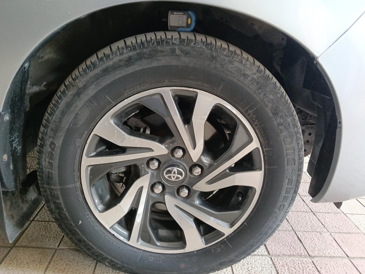 2021 Toyota Innova Crysta 2.4 GX AT 7 STR, Diesel, Automatic, 65,136 km, tyre