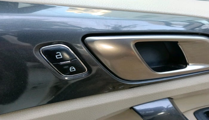 2017 Ford Endeavour TITANIUM 2.2 4X2 AT, Diesel, Automatic, 2,45,181 km, interior