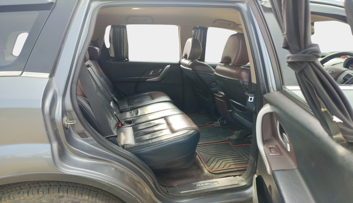 2015 Mahindra XUV500 W8, Diesel, Manual, 62,620 km, interior
