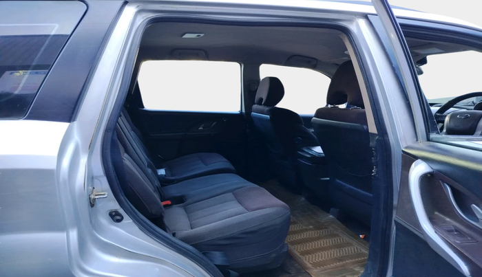 2012 Mahindra XUV500 W6, Diesel, Manual, 1,13,742 km, interior
