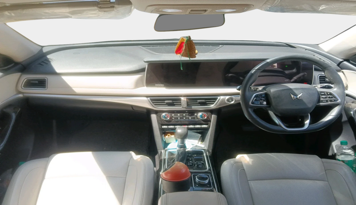 2023 Mahindra XUV700 AX 7 LUXURY D AT 7 STR, Diesel, Automatic, 42,697 km, interior