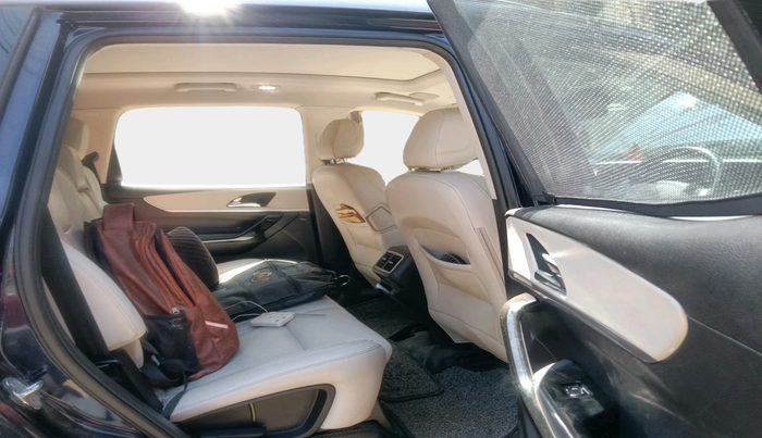 2023 Mahindra XUV700 AX 7 LUXURY D AT 7 STR, Diesel, Automatic, 42,697 km, interior