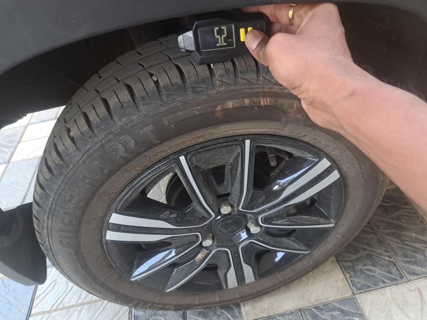 2023 Renault Kwid CLIMBER 1.0 (O) DUAL TONE, Petrol, Manual, 7,594 km, tyre