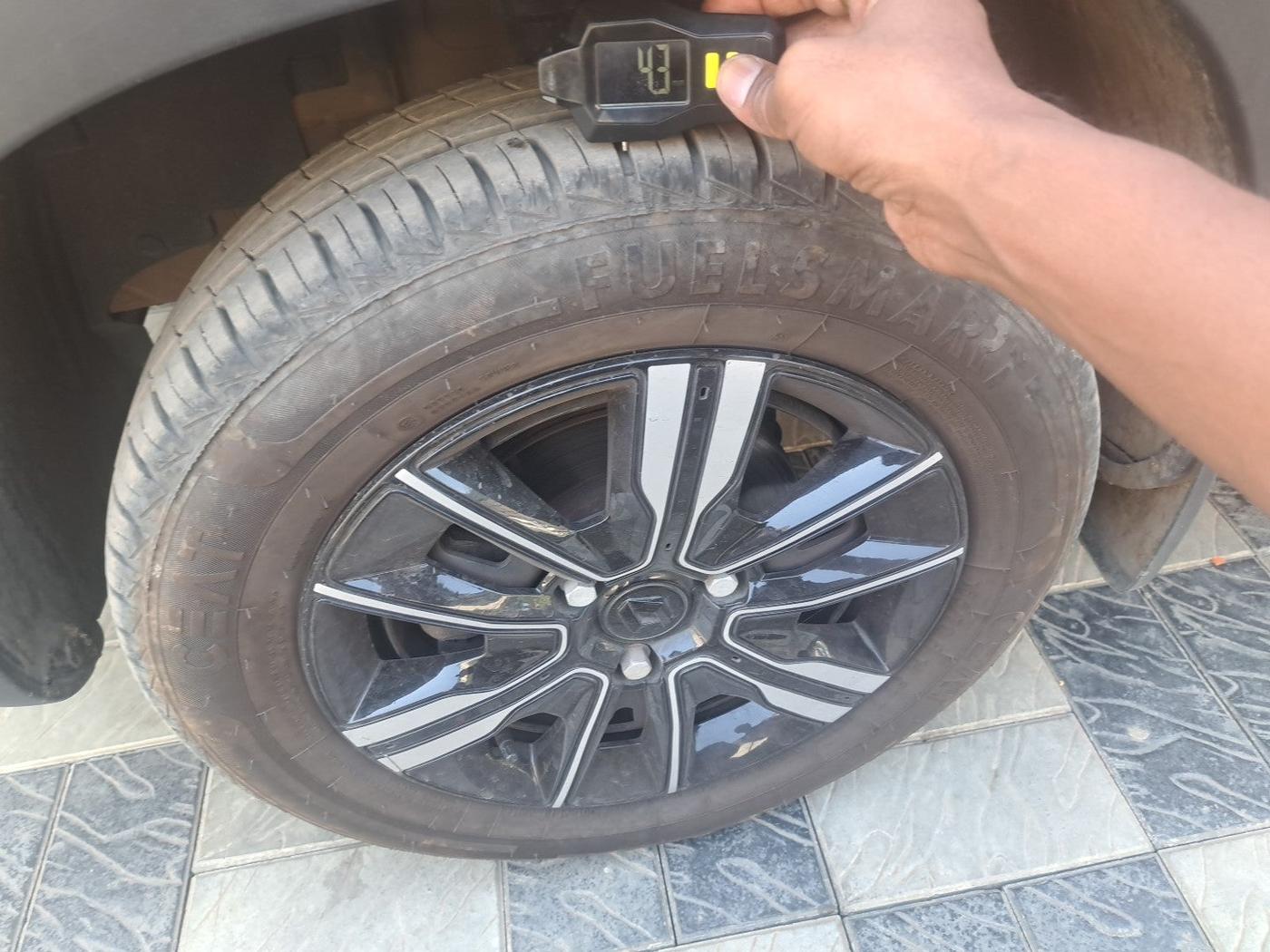 2023 Renault Kwid CLIMBER 1.0 (O) DUAL TONE, Petrol, Manual, 7,594 km, tyre