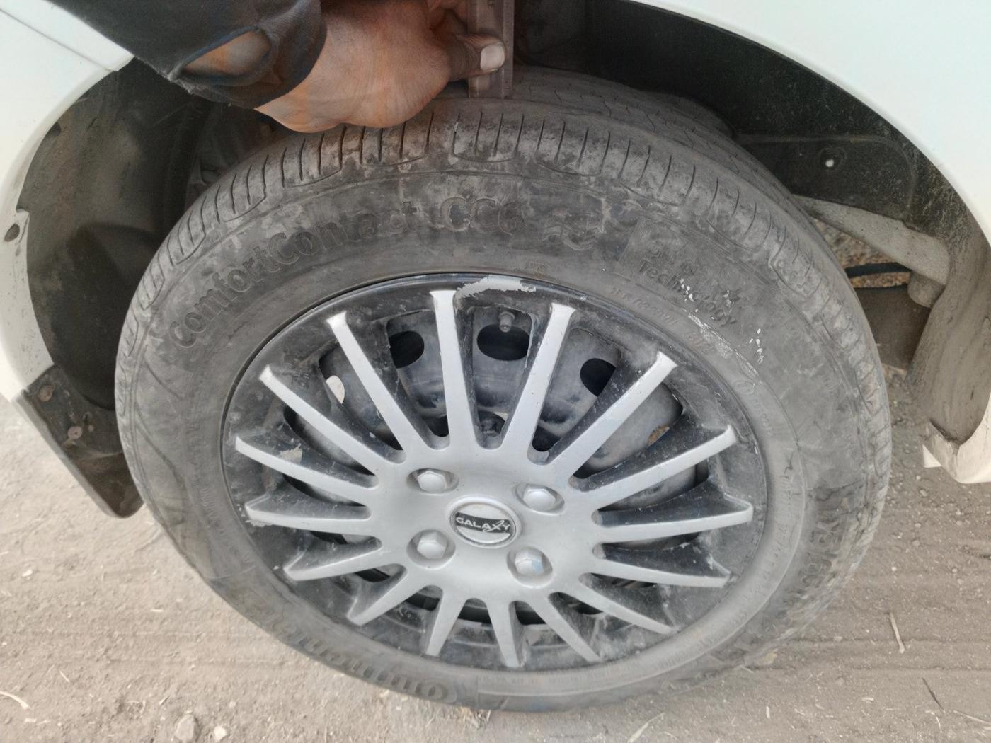 2015 Tata Bolt XM REVOTRON, Petrol, Manual, 51,627 km, tyre
