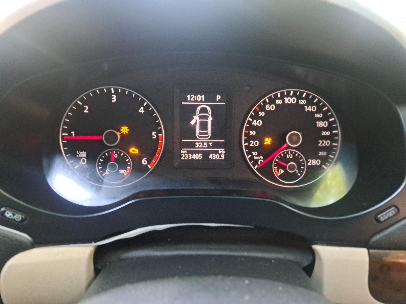 2013 Volkswagen Jetta HIGHLINE TDI AT, Diesel, Automatic, 2,48,000 km, interior