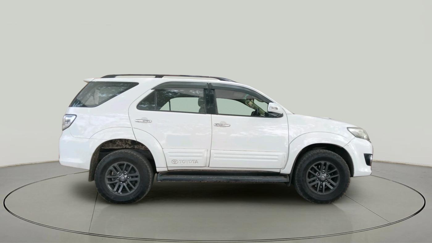2013 Toyota Fortuner 3.0 4X2 AT, Diesel, Automatic, 1,48,980 km, exterior