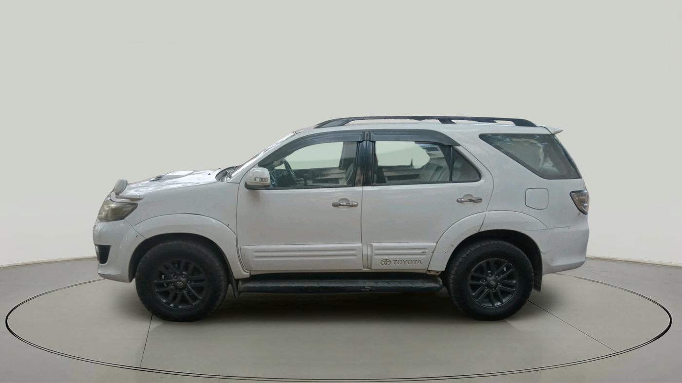 2013 Toyota Fortuner 3.0 4X2 AT, Diesel, Automatic, 1,48,980 km, exterior
