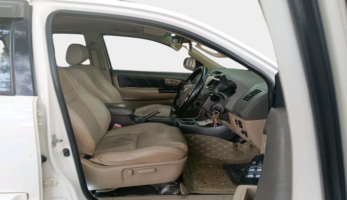 2013 Toyota Fortuner 3.0 4X2 AT, Diesel, Automatic, 1,48,394 km, interior