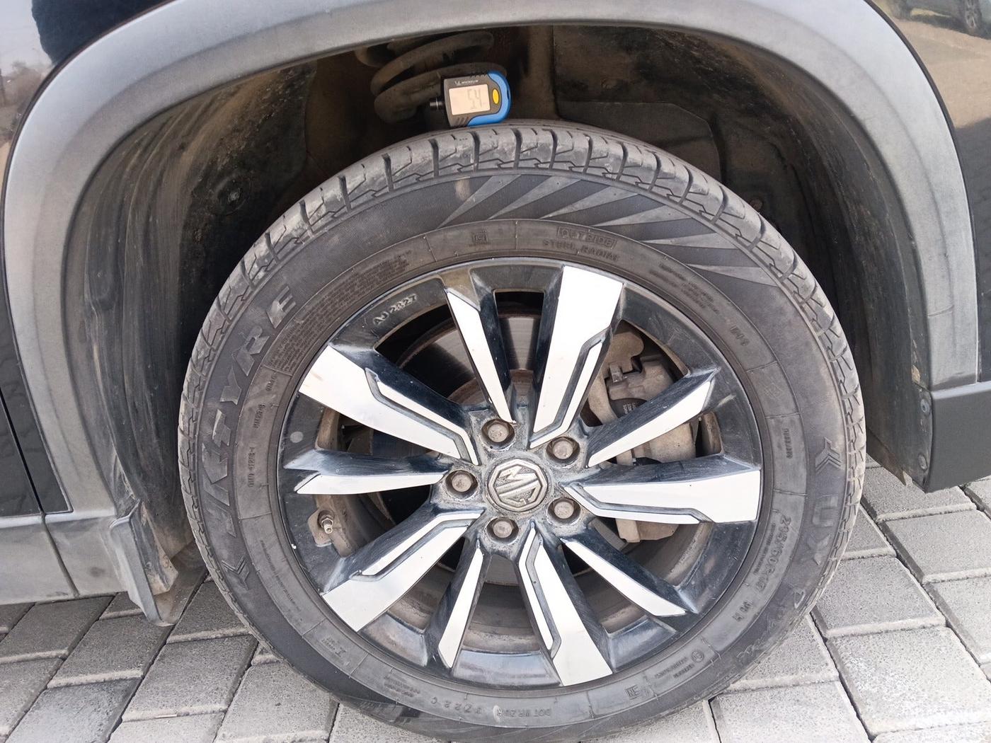 2019 MG HECTOR SHARP 1.5 DCT PETROL, Petrol, Automatic, 6,52,010 km, tyre