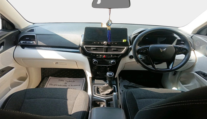 2025 Mahindra XUV 3XO AX5 1.5 Turbo Diesel, Diesel, Manual, 22,573 km, interior