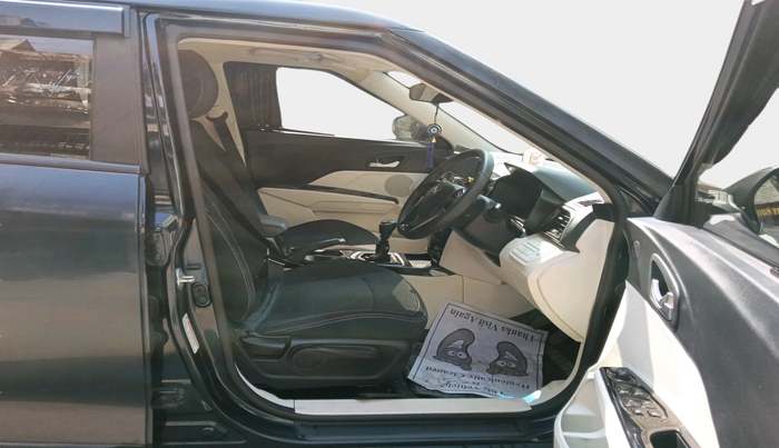 2025 Mahindra XUV 3XO AX5 1.5 Turbo Diesel, Diesel, Manual, 22,573 km, interior