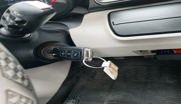 2019 Mahindra XUV300 W6 1.5 DIESEL, Diesel, Manual, 77,594 km, interior